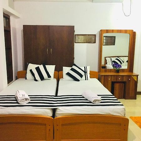 Aura City Hostel Anuradhapura Exterior photo