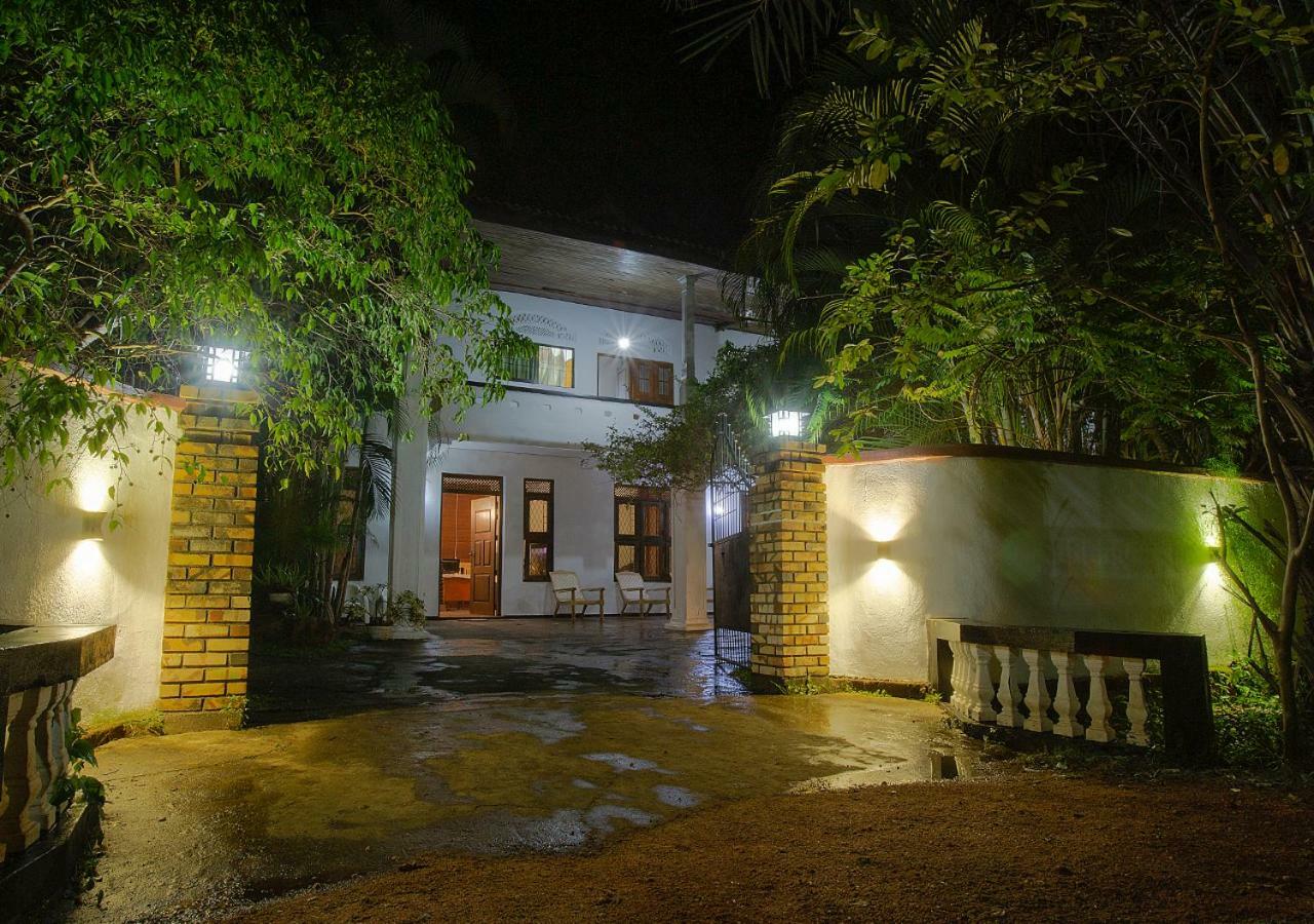 Aura City Hostel Anuradhapura Exterior photo