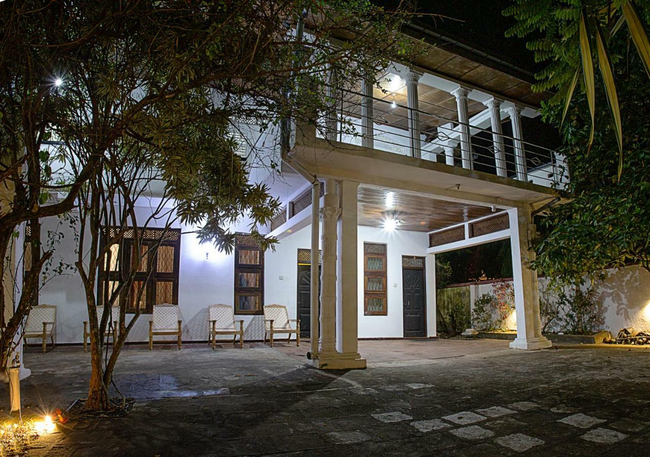 Aura City Hostel Anuradhapura Exterior photo