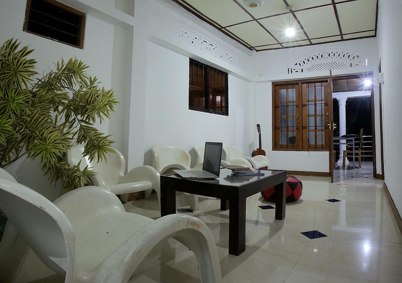 Aura City Hostel Anuradhapura Exterior photo